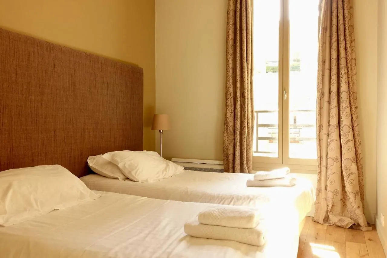 Apartment Louvre 3 Bedroom Pad A Terre Deluxe Aircon Paris