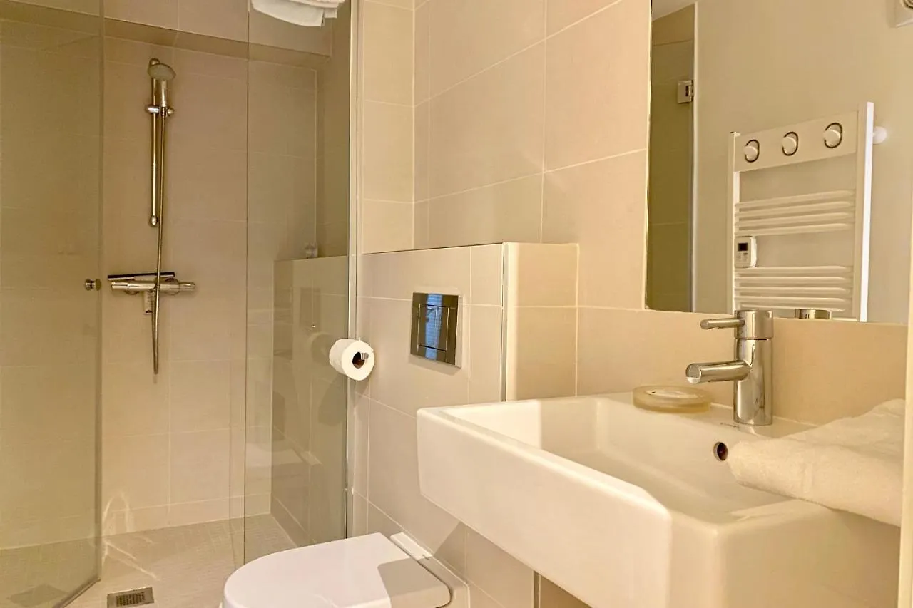 Louvre 3 Bedroom Pad A Terre Deluxe Aircon * Paris