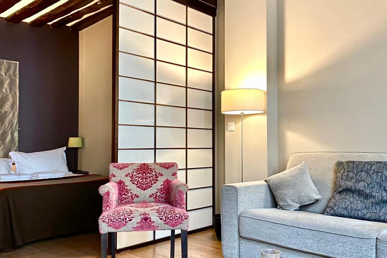 Daire Louvre 3 Bedroom Pad A Terre Deluxe Aircon *